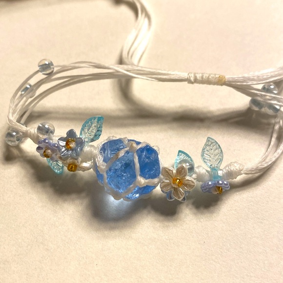 Blue and White Floral Bracelet - Picture 3 of 3